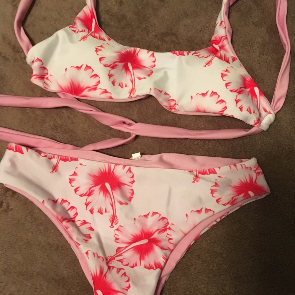 Cheeky Bikini 👙